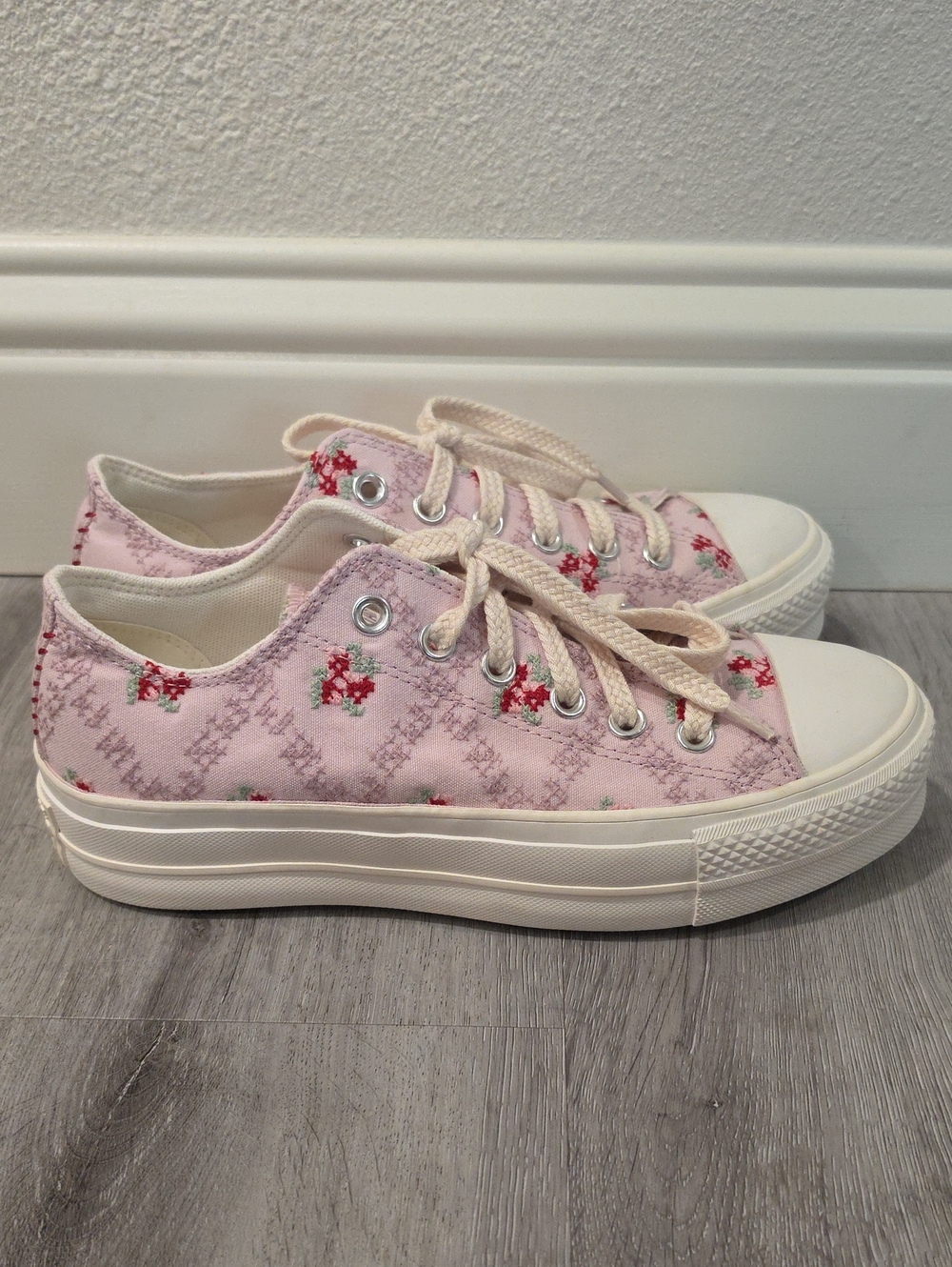 Converse Lift Platform - Rose Cross Stitch - Low Top, Size 8 - Picture 2 of 16
